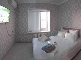 2 комнатная в микрорайоне Шугыла, khách sạn thân thiện với thú nuôi ở Qyzylorda