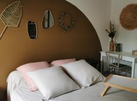 Les petites chambres de Lacoste, privatni smještaj u gradu 'Lacoste'