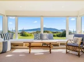 Kapiti Panorama - Waikanae Beach Holiday Home