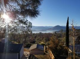 3BR Panoramic Lake View, Sequoia Forest, Kern County: Wofford Heights şehrinde bir otel
