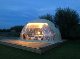 ID Glamping De Coude Scheure, hotel in Middelkerke