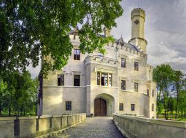Zamek Karpniki Schloss Fischbach, khách sạn ở Łomnica