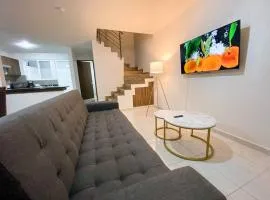 Modern gated townhouse 5 min from Plaza Altozano