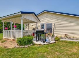 Charming Smiths Grove Home Near Cave Tours!, hotel with parking in Smiths Grove