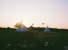 Infinite Skies Tipi's, camping i Heydon