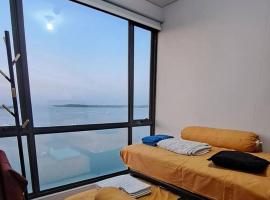 One Residence 2 Bedroom Sea View, loma-asunto Batam Centerissä