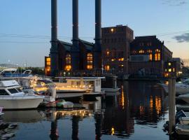 Studio 54 Themed Boat St. Tropez, Boot in Providence