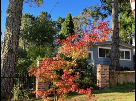 Sunflower House, a cozy cabin at Lake Wentworth, chalet i Wentworth Falls