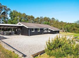 8 person holiday home in Ringk bing, hotel in Nørby