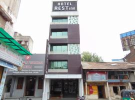 HOTEL REST INN, hotel i nærheden af Surat Lufthavn - STV, Surat