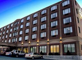 Capital Hotel, hotel a prop de Aeroport internacional de St. John's, a St. John's