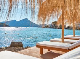 Universal Hotel Aquamarin – hotel w Sant Elm