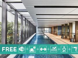 Luxury 3BRM Condo Pool Yoga Gym 2-Carport BoxHill, apartament a Box Hill