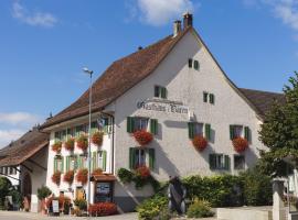 Gasthaus zum Bären โรงแรมในBözen