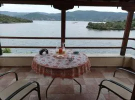 SEA HOUSE KOUKOULEIKA