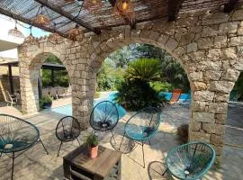 Villa A CASA DI FICU à 14kms d'Ajaccio et des plages avec Piscine Jacuzzi Pétanque Sans vis à vis