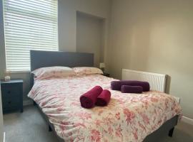 Private double room in our Cardiff Home, homestay in Cardiff