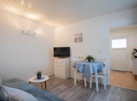 Tiny-Bungalow - zum Strand 50m، فندق في يوكيريتز