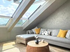 Stylish Two Bedroom Apartment Free WiFi West London