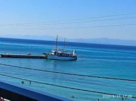Seaside flat 5m away from beach