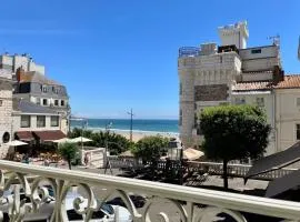 Maison sablaise face à la Grande Plage Parking