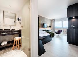 Hotel Kronelamm im Schwarzwald โรงแรมในบาด ไทนาค-ซาเวลชไตน์