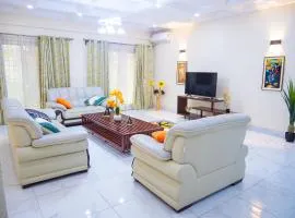 Residence Le Bonheur - 3 Bed Apartment by Douala Mall/Airport