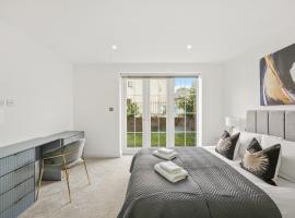 Drake House Apt 3 in Staines - Free Parking - Heathrow - Thorpe Park, παραθεριστική κατοικία σε Staines upon Thames
