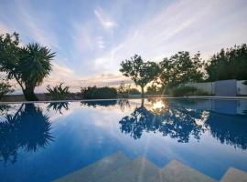 Upsidedown Villa. Amazing Views!, hotel in Lourdhata