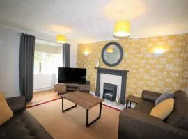 3 Bed Detached - 3 Bathrooms - Parking - Quiet