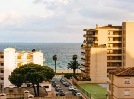 Apartment with large sea view terrace one minute walk from the beach