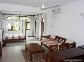 Apartment, pool, beach access nearby C221