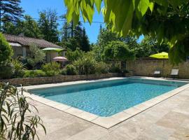 Gîte La loge 142 route de CARPENTRAS 84210 VENASQUE โรงแรมในเวอนาสก์