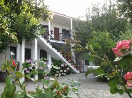 Panagiotis Apostoloudias Rooms, hotel en Therma