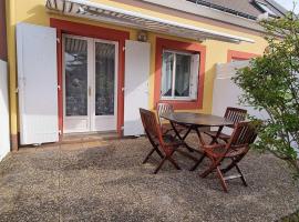 Appartement Le Palais, 2 pièces, 3 personnes - FR-1-418-171, hotel v destinácii Le Palais