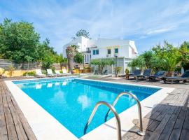 Hauzify I Villa del Castell، فندق في التافولا