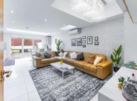 Spacious and Comfy 6BD House - Ilford!, hotel in Ilford