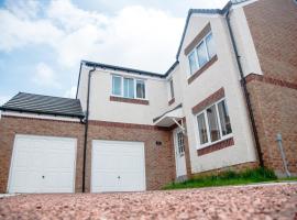 Beautiful 5 Bedroom House in Glasgow, vacation home in Cambuslang