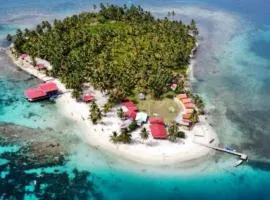 Isla diablo san blas cabañas en la orilla del mar baño compartido