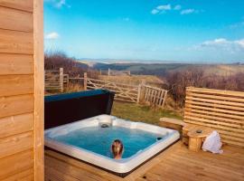 Tamarisk Cabin, hotel with jacuzzis in Bude