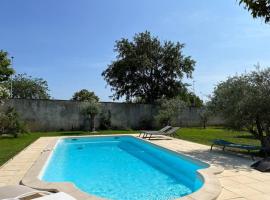 maisonnette avec piscine la picholine, vakantiewoning in Châteaurenard