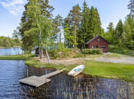 Chalet Kasen Sjökanten - DAL003 by Interhome, loma-asunto kohteessa Färgelanda