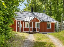 Holiday Home Erikstorp Fyran by Interhome: Olofström şehrinde bir kiralık tatil yeri