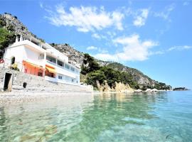 FRONT BEACH PENTHOUSE, hotel in Éze