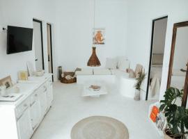 Sol living, holiday home in Tinos Town