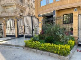 Luxury Apartments Beside Mall of Arabia and Dar Al-Fouad hospital - Families only- No Alcoholic Beverages, מלון בשישה באוקטובר
