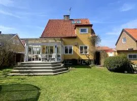 Gula villan för stora familjen