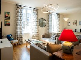 Bel appartement, bien équipé et confortable dans le centre historique, hotel barato en Fougères