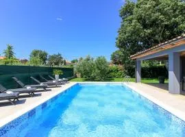 Wonderful villa wit pool surrounded by nature, high level of privacy a few minutes by the beach and town center by car