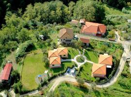 charming residence in the hills surrounding La Spezia, hotel en Bolano